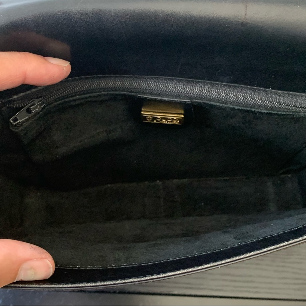 (41) GUCCI 80s Crossbody - Picture 8 of 13